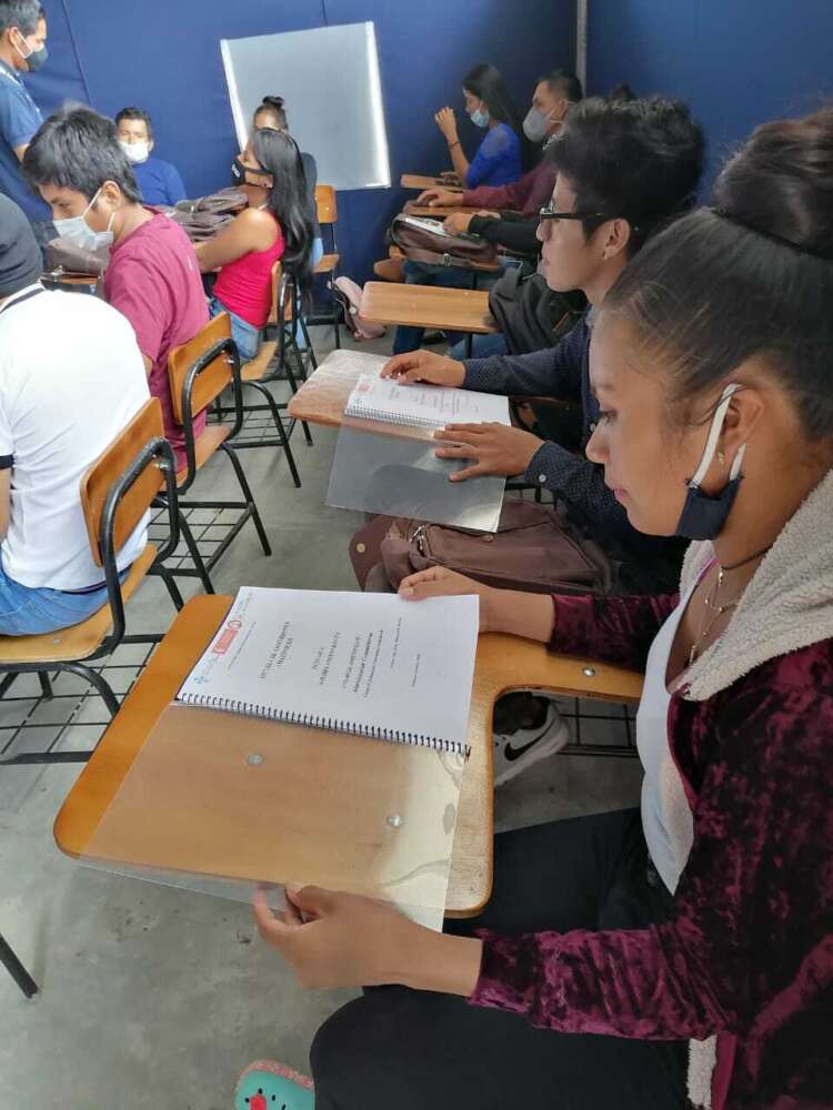 Die ersten Schüler*innen sind da